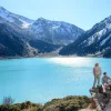 深入天山山脈，追尋碧藍湖水