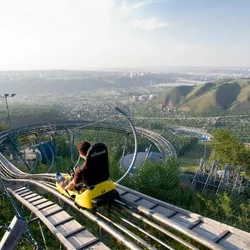 搭乘「Fast Coaster」，從科克托貝（Kok Tobe）飽覽阿拉木圖的全景風光